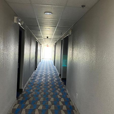 Microtel Inn & Suites By Wyndham Адмор Екстериор снимка
