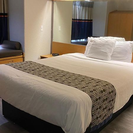 Microtel Inn & Suites By Wyndham Адмор Екстериор снимка