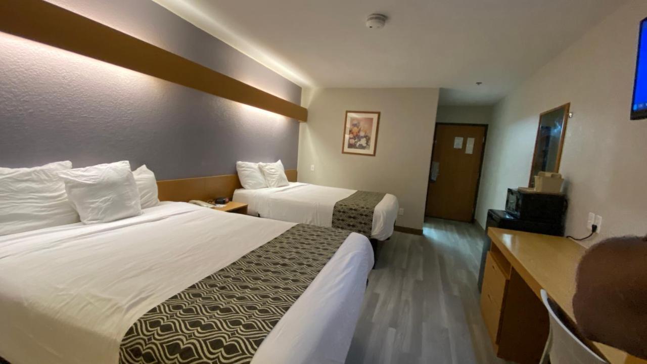 Microtel Inn & Suites By Wyndham Адмор Екстериор снимка