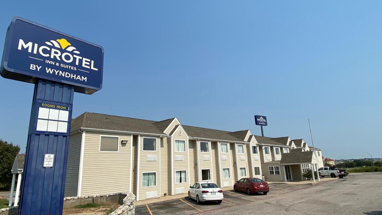 Microtel Inn & Suites By Wyndham Адмор Екстериор снимка