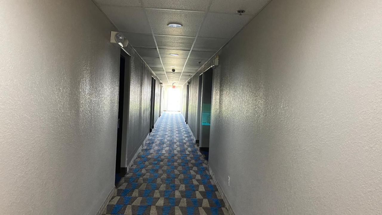 Microtel Inn & Suites By Wyndham Адмор Екстериор снимка