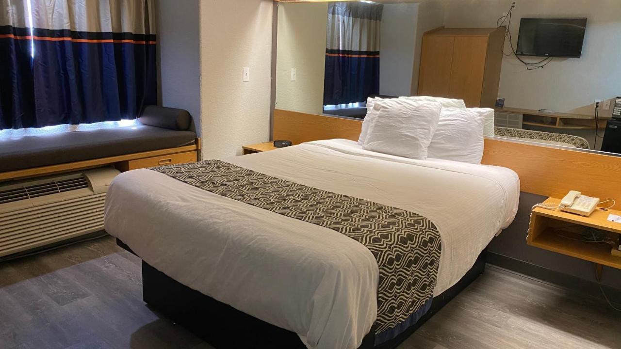 Microtel Inn & Suites By Wyndham Адмор Екстериор снимка
