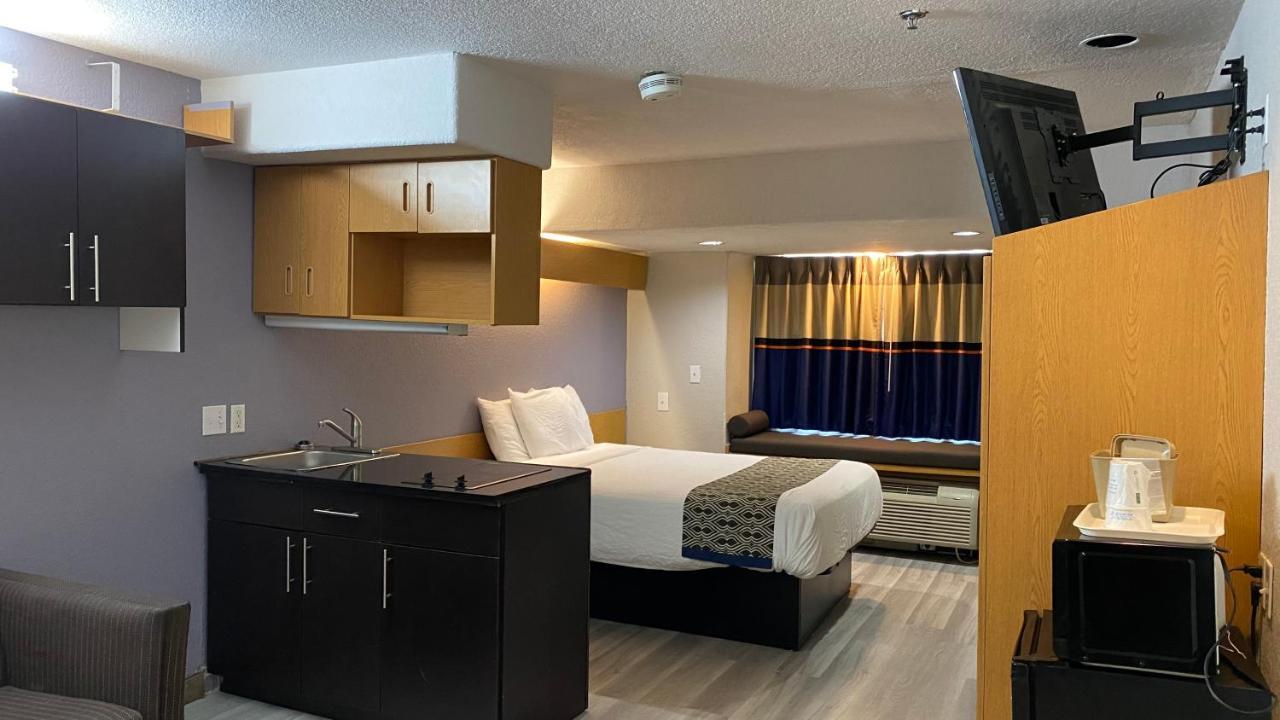 Microtel Inn & Suites By Wyndham Адмор Екстериор снимка