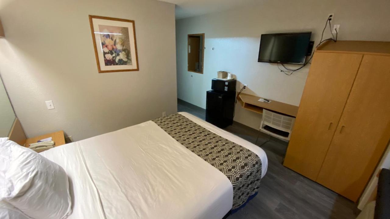 Microtel Inn & Suites By Wyndham Адмор Екстериор снимка