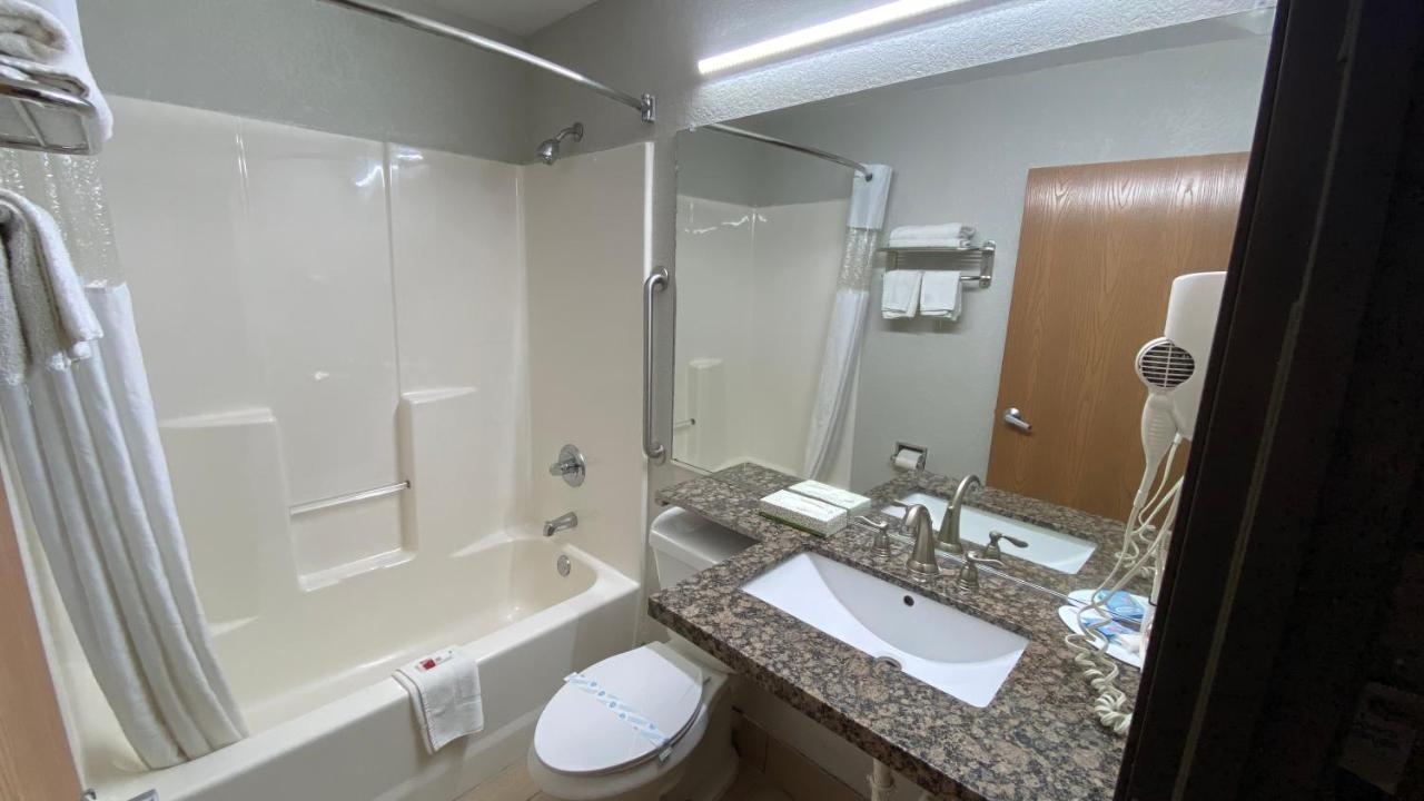 Microtel Inn & Suites By Wyndham Адмор Екстериор снимка