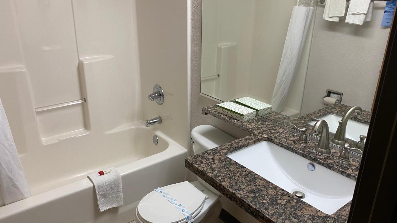 Microtel Inn & Suites By Wyndham Адмор Екстериор снимка