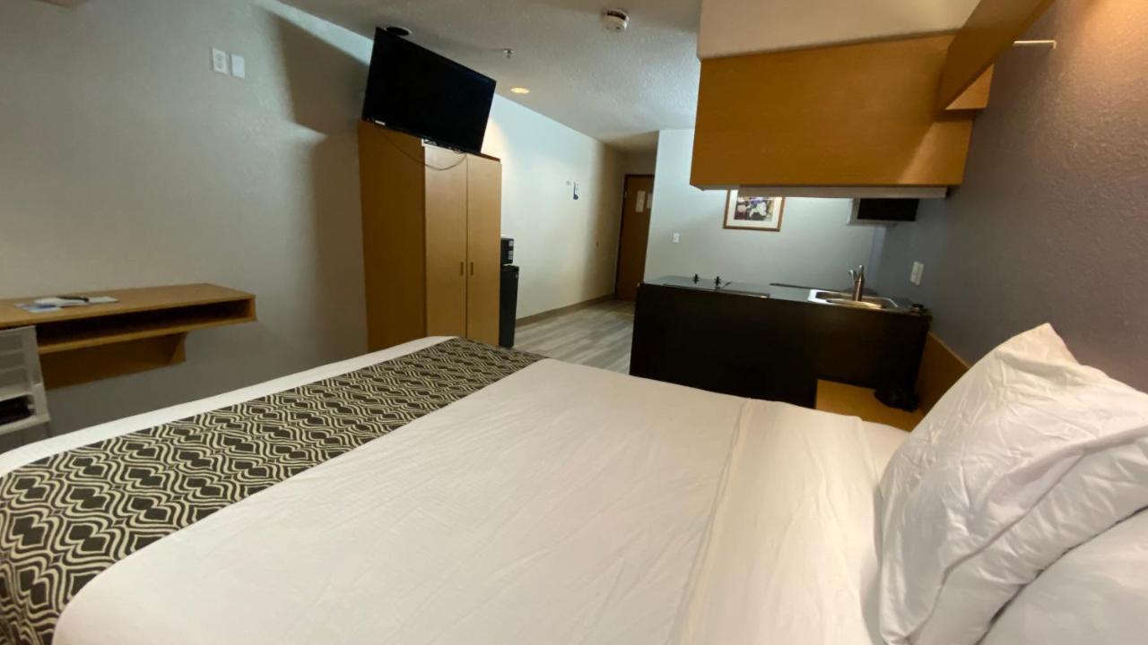 Microtel Inn & Suites By Wyndham Адмор Екстериор снимка