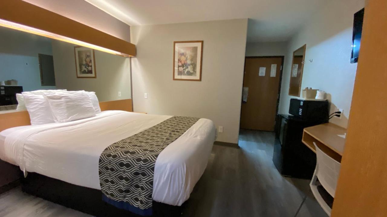 Microtel Inn & Suites By Wyndham Адмор Екстериор снимка