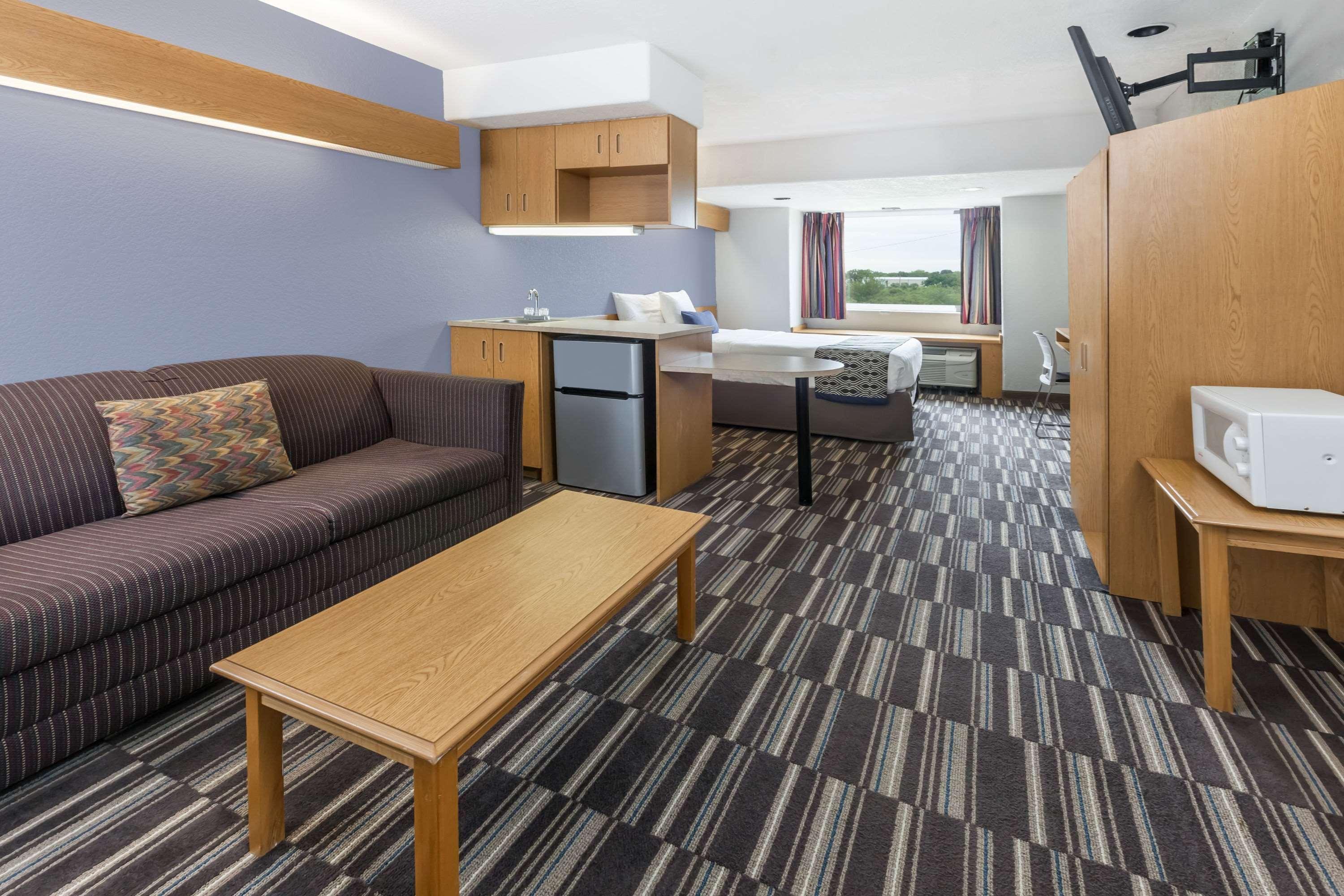 Microtel Inn & Suites By Wyndham Адмор Екстериор снимка
