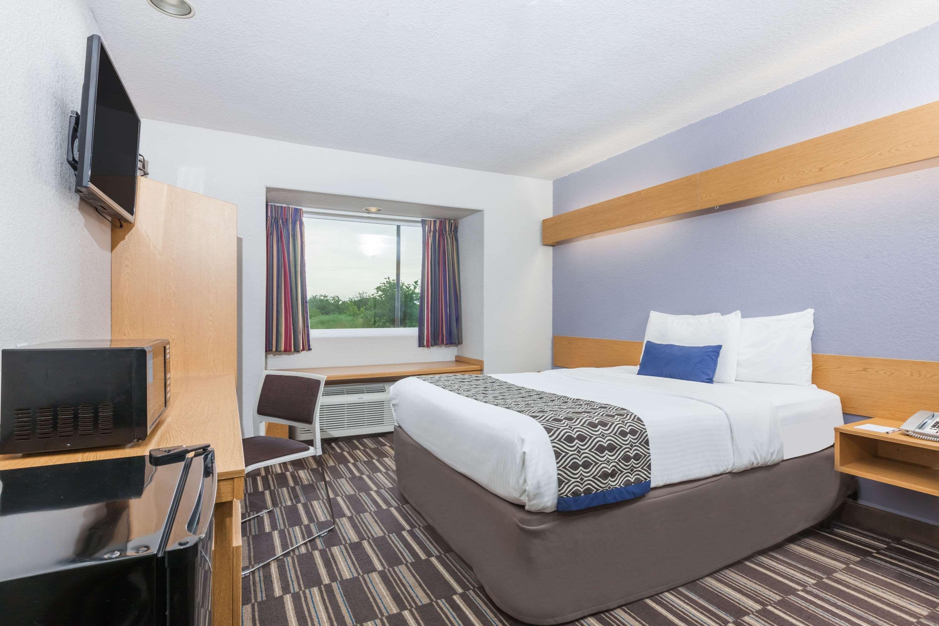Microtel Inn & Suites By Wyndham Адмор Екстериор снимка