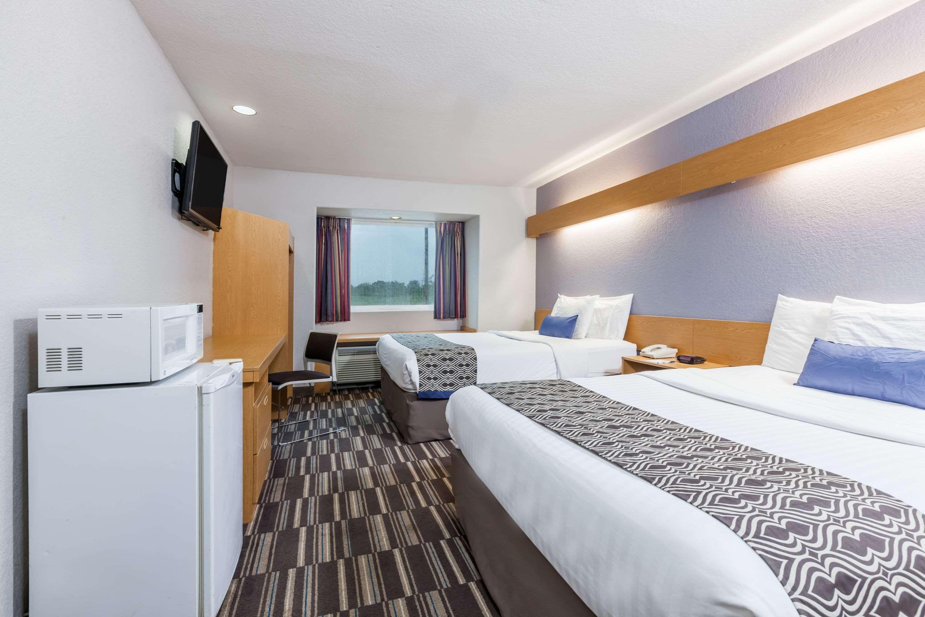 Microtel Inn & Suites By Wyndham Адмор Екстериор снимка