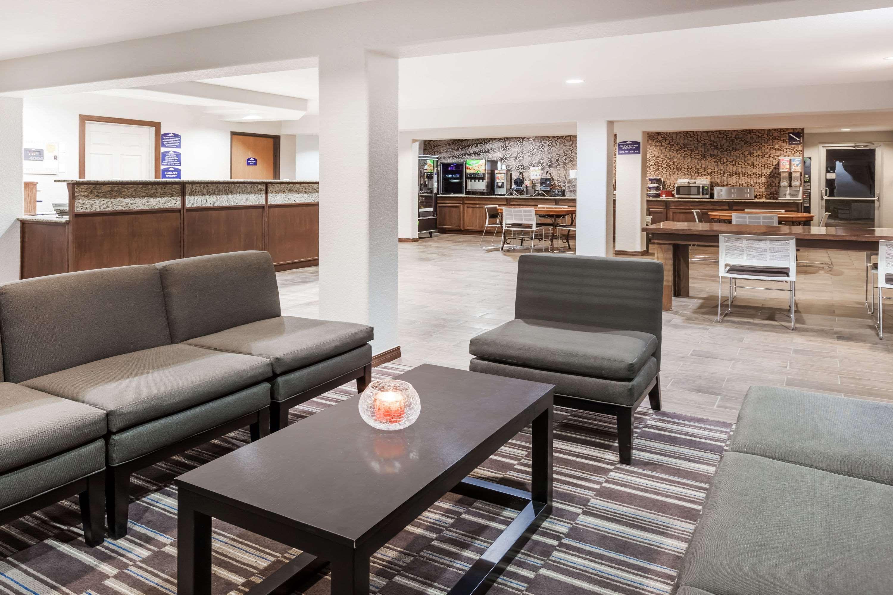 Microtel Inn & Suites By Wyndham Адмор Екстериор снимка